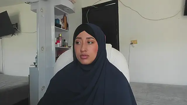 Snapshot of adila_anich chatting on September 28, 8:38 pm adila anich online show from September 28, 8:38 pm