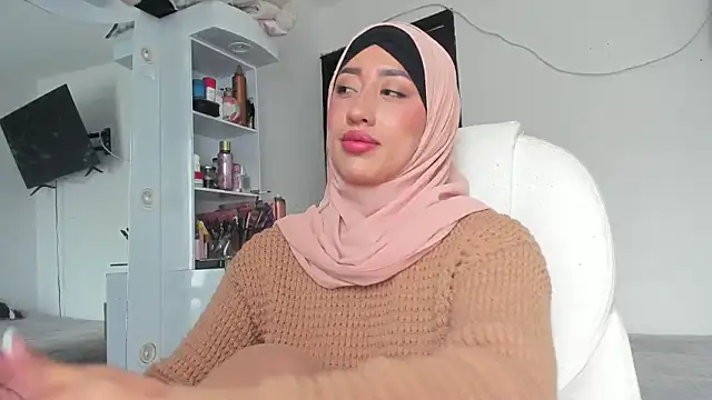 Snapshot of adila_anich chatting on September 19, 6:34 pm adila anich online show from September 19, 6:34 pm