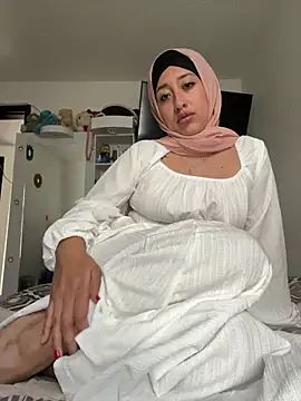 Snapshot of adila_anich chatting on December 14, 7:46 pm adila anich online show from December 14, 7:46 pm