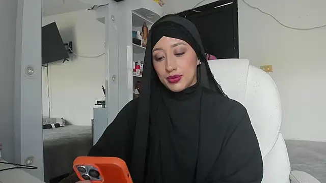 Snapshot of adila_anich chatting on October 3, 10:00 pm adila anich online show from October 3, 10:00 pm