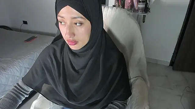 adila anich online show from February 10, 10:42 pm