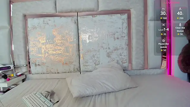 kimjonnes01 online show from November 2, 5:01 am