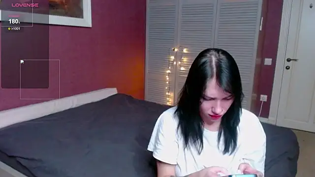 Laura Key online show from October 29, 8:30 pm