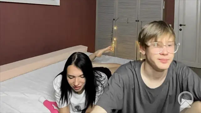 Laura Key online show from October 27, 8:54 pm