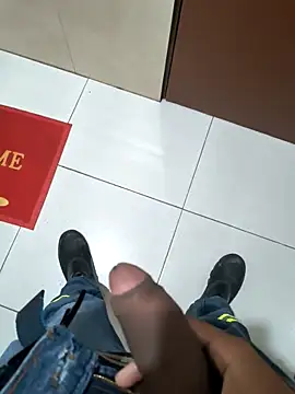 Snapshot of N-lS chatting on March 2, 2:13 pm N-lS online show from March 2, 2:13 pm