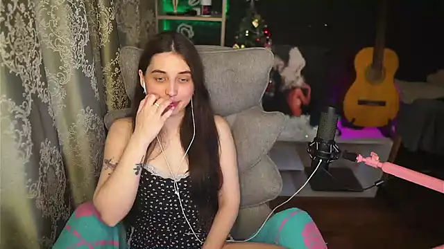 delicatedBailey online show from May 10, 1:57 pm