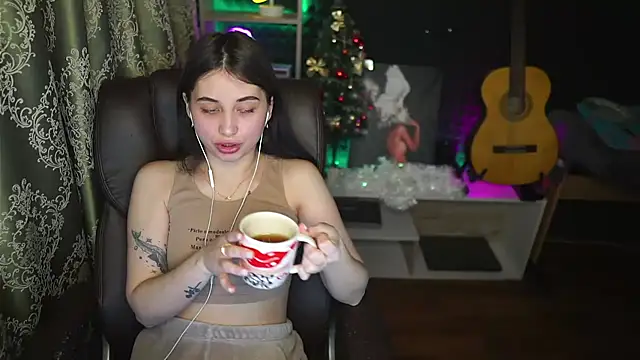 delicatedBailey online show from March 10, 2:59 pm