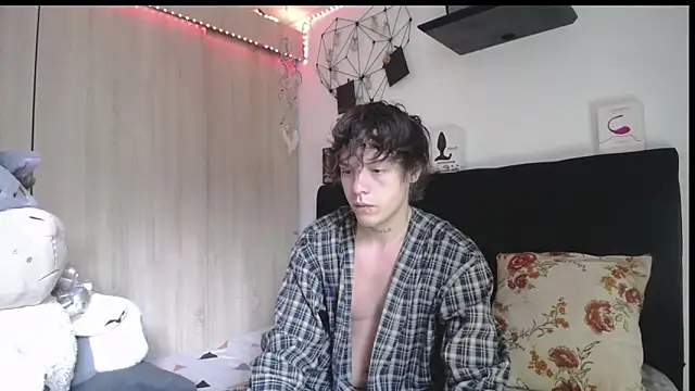 Santiago kiler online show from April 10, 12:45 pm