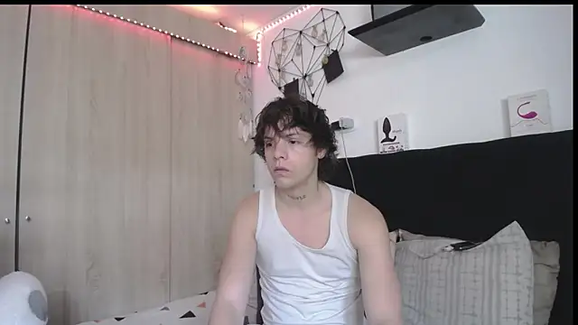 Santiago kiler online show from April 18, 1:02 pm