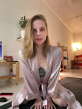 LeyaJohnson online show from April 19, 2:51 pm