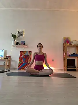 LeyaJohnson online show from April 26, 1:19 pm