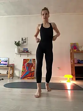 LeyaJohnson online show from April 27, 1:20 pm