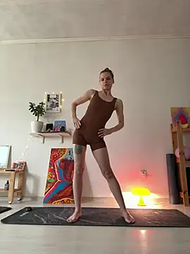 LeyaJohnson online show from April 22, 12:12 pm