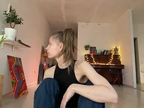 LeyaJohnson online show from April 10, 12:01 pm