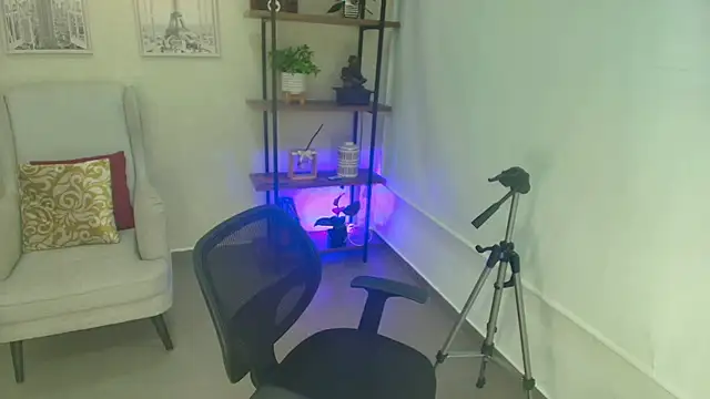 Sassy--Girl online show from April 8, 7:04 pm