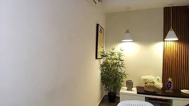 Sassy--Girl online show from March 27, 4:30 pm