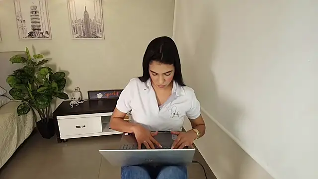 Sassy--Girl online show from October 20, 6:19 pm