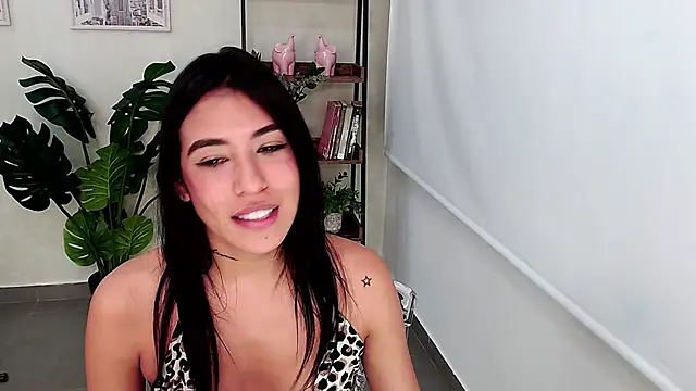 Snapshot of Sassy--Girl chatting on February 19, 12:14 am Sassy--Girl online show from February 19, 12:14 am