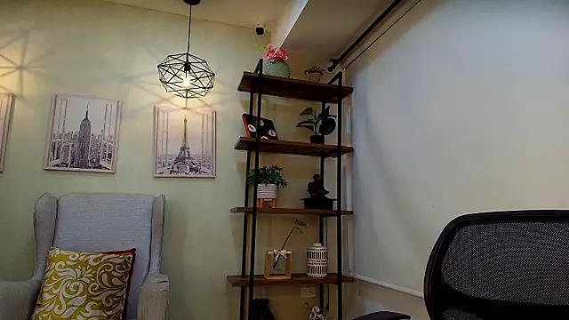 Sassy--Girl online show from February 27, 6:30 pm