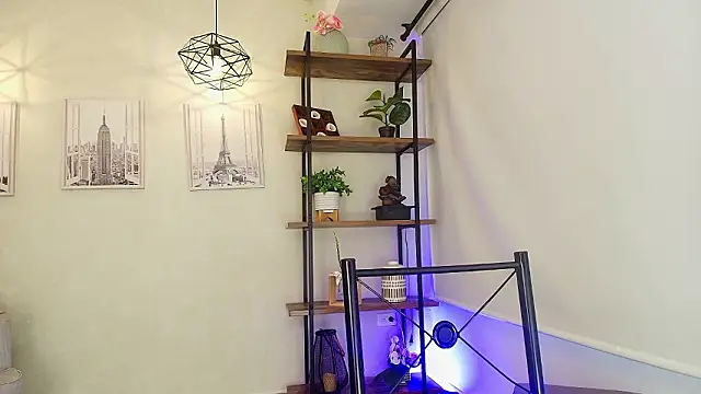 Sassy--Girl online show from March 5, 6:15 pm