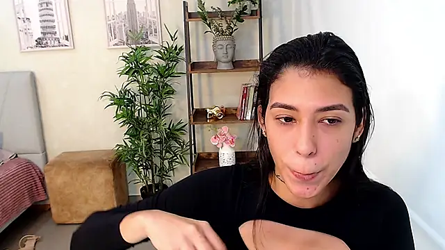 Snapshot of Sassy--Girl chatting on February 14, 6:51 pm Sassy--Girl online show from February 14, 6:51 pm