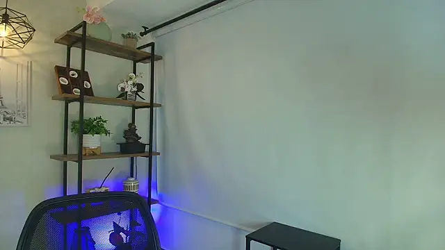 Sassy--Girl online show from April 10, 6:37 pm