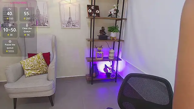 Sassy--Girl online show from April 15, 6:23 pm