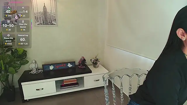 Sassy--Girl online show from October 30, 6:05 pm