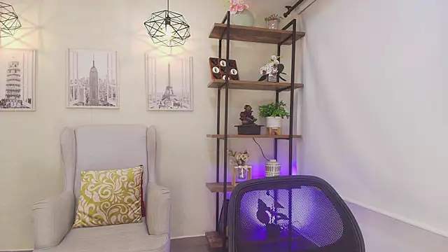 Sassy--Girl online show from April 17, 6:22 pm