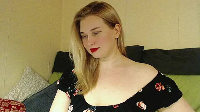 mmmPinUpGirl online show from October 12, 6:42 pm