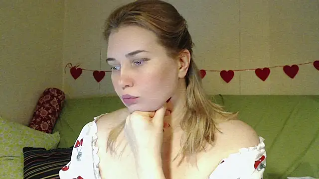 mmmPinUpGirl online show from March 11, 4:01 pm