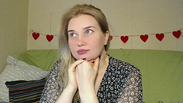 mmmPinUpGirl online show from April 30, 8:49 pm