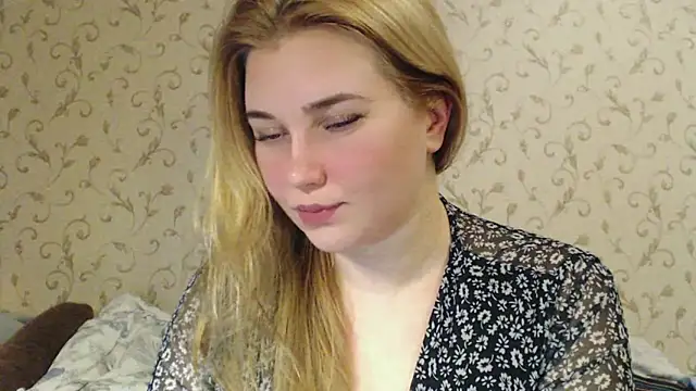 mmmPinUpGirl online show from March 1, 8:32 pm