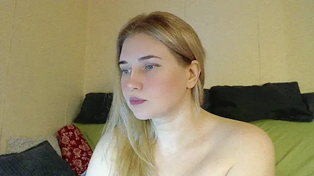 mmmPinUpGirl online show from October 29, 5:56 pm