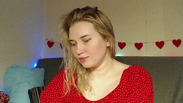 mmmPinUpGirl online show from March 27, 7:15 pm