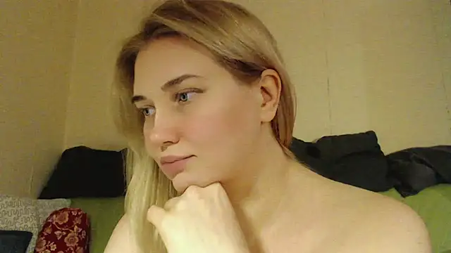 mmmPinUpGirl online show from October 4, 5:03 pm