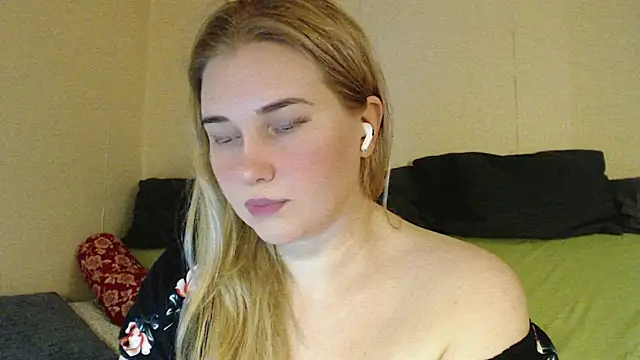 mmmPinUpGirl online show from October 28, 6:29 pm