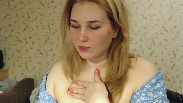 mmmPinUpGirl online show from March 9, 7:05 pm