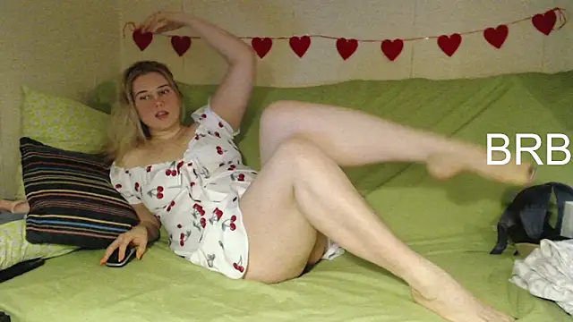 mmmPinUpGirl online show from March 8, 2:53 pm