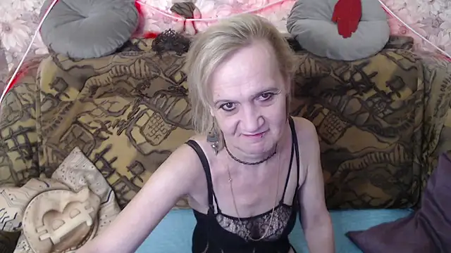 Snapshot of MissBekker chatting on January 2, 7:01 am MissBekker online show from January 2, 7:01 am