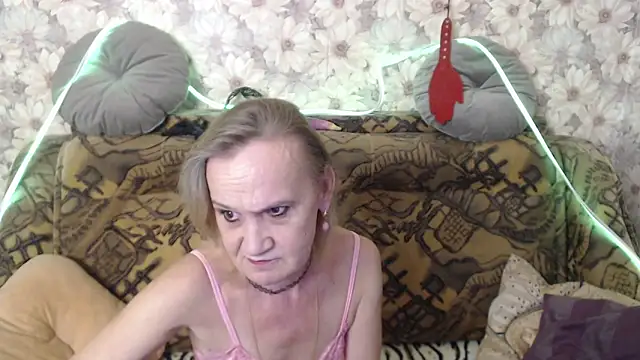 Snapshot of MissBekker chatting on October 1, 5:17 pm MissBekker online show from October 1, 5:17 pm