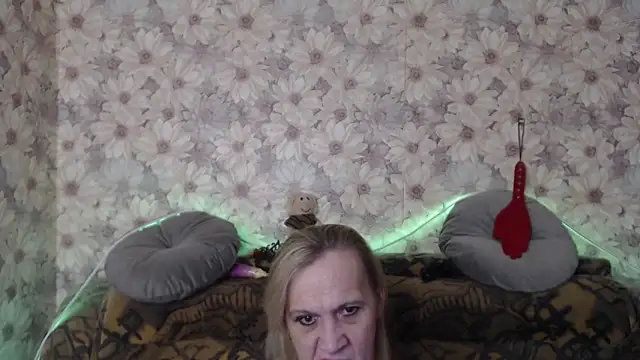 Snapshot of MissBekker chatting on February 24, 5:54 am MissBekker online show from February 24, 5:54 am