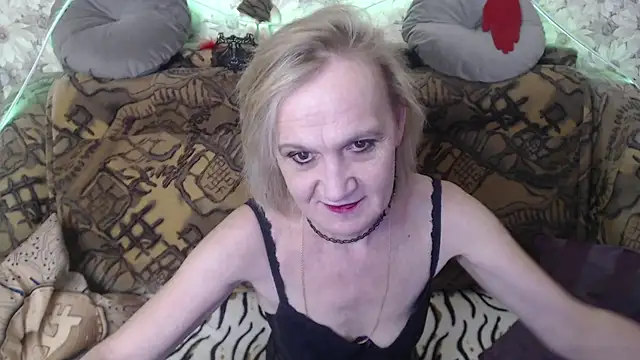 Snapshot of MissBekker chatting on January 10, 8:29 am MissBekker online show from January 10, 8:29 am