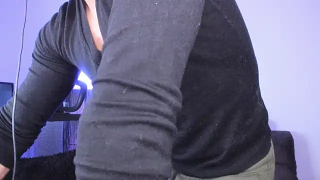 AlexRivera6 online show from December 22, 2:27 pm