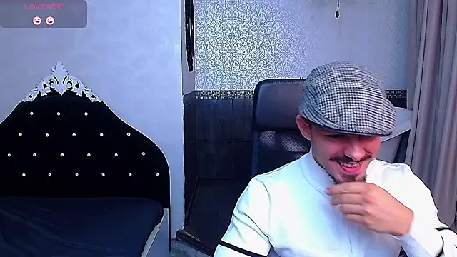 Snapshot of WilsonJules chatting on October 3, 4:47 am WilsonJules online show from October 3, 4:47 am