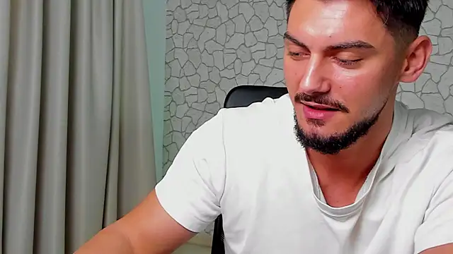 Snapshot of ClintMasters chatting on November 28, 6:46 am ClintMasters online show from November 28, 6:46 am