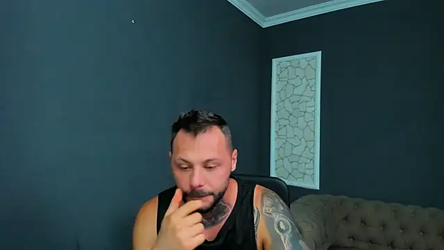 Snapshot of BrianHunts chatting on July 5, 4:06 am BrianHunts online show from July 5, 4:06 am