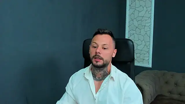 Snapshot of BrianHunts chatting on June 12, 4:21 am BrianHunts online show from June 12, 4:21 am