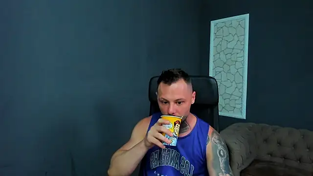 Snapshot of BrianHunts chatting on June 25, 4:54 am BrianHunts online show from June 25, 4:54 am