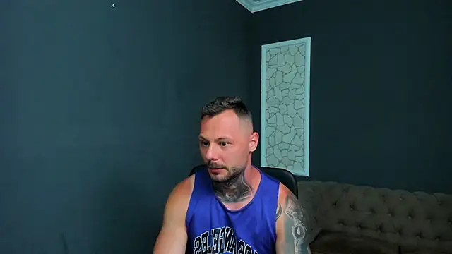 Snapshot of BrianHunts chatting on July 9, 4:02 am BrianHunts online show from July 9, 4:02 am